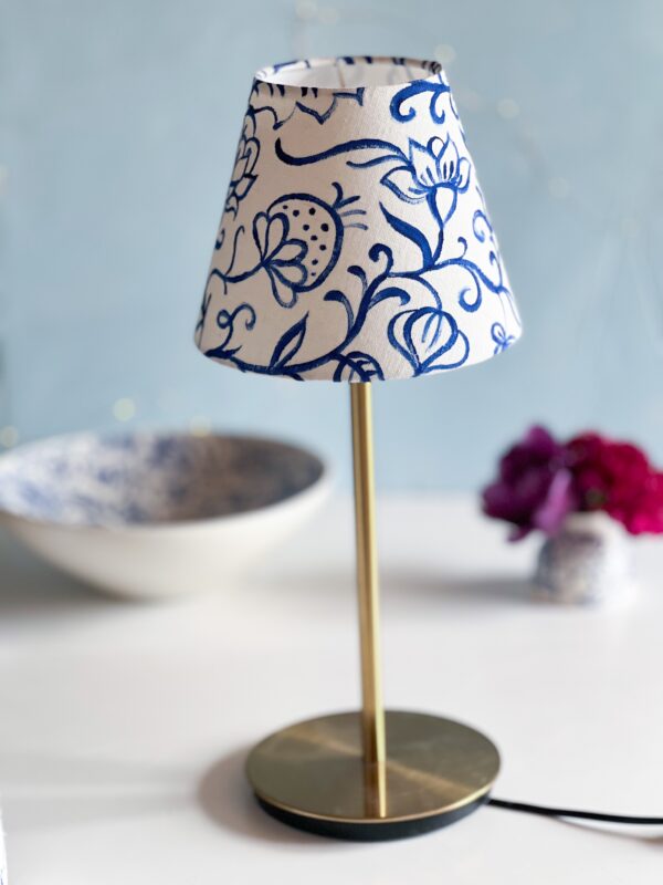 Lampskärm rak blåvit blomranka