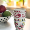 dalajul koppar är koppar till glögg eller kaffe med handmålat mönster inspirerade av dalarnas folklore