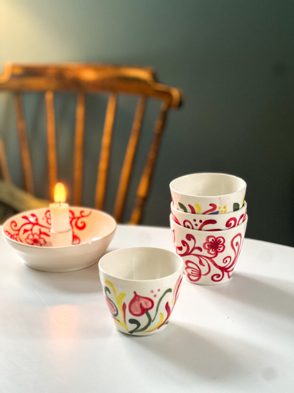 dalajul- koppar till glöggen eller kaffet inspirerade av dalarnas folkdräkter