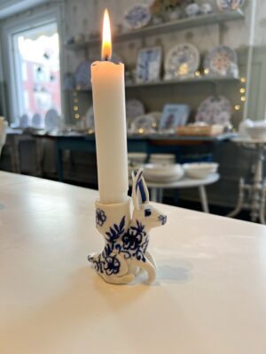 Ljusstake kanin med blomster