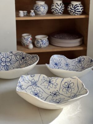 Organiskt formad porslinsskål