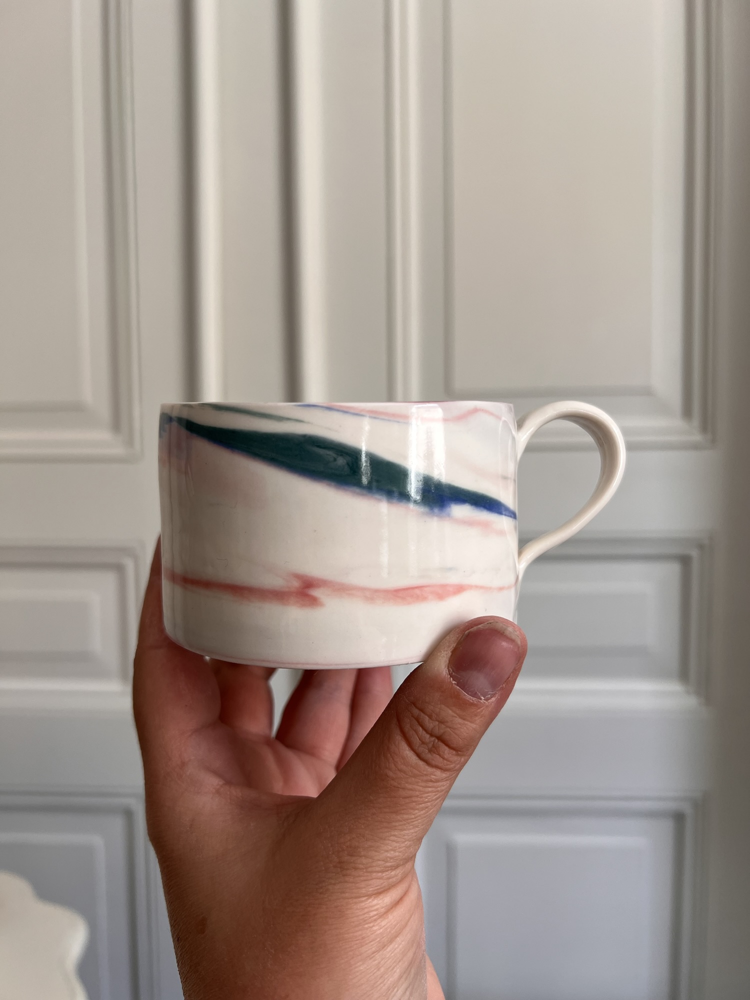 Kaffekopp marmourerad mixad (mest röd) unikt exemplar - Bild 4