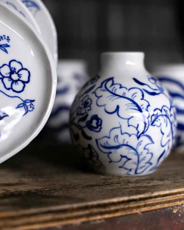 Tusen tack alla som kom och hälsade på och handlade på vår fina @designmarknaddalarna idag. Jag är så glad och fylld av all fina kommentarer och alla härliga möten. Och så är jag himla tacksam för att vi får fixa och dona här hos @skedvibrod jag och min underbara kollega @annagorandesign ♥️🙏🌸

Stort tack också till alla 27 övriga kreatörer som medverkade denna marknad, utan er vore vi ju inget. Kramar